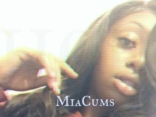 MiaCums